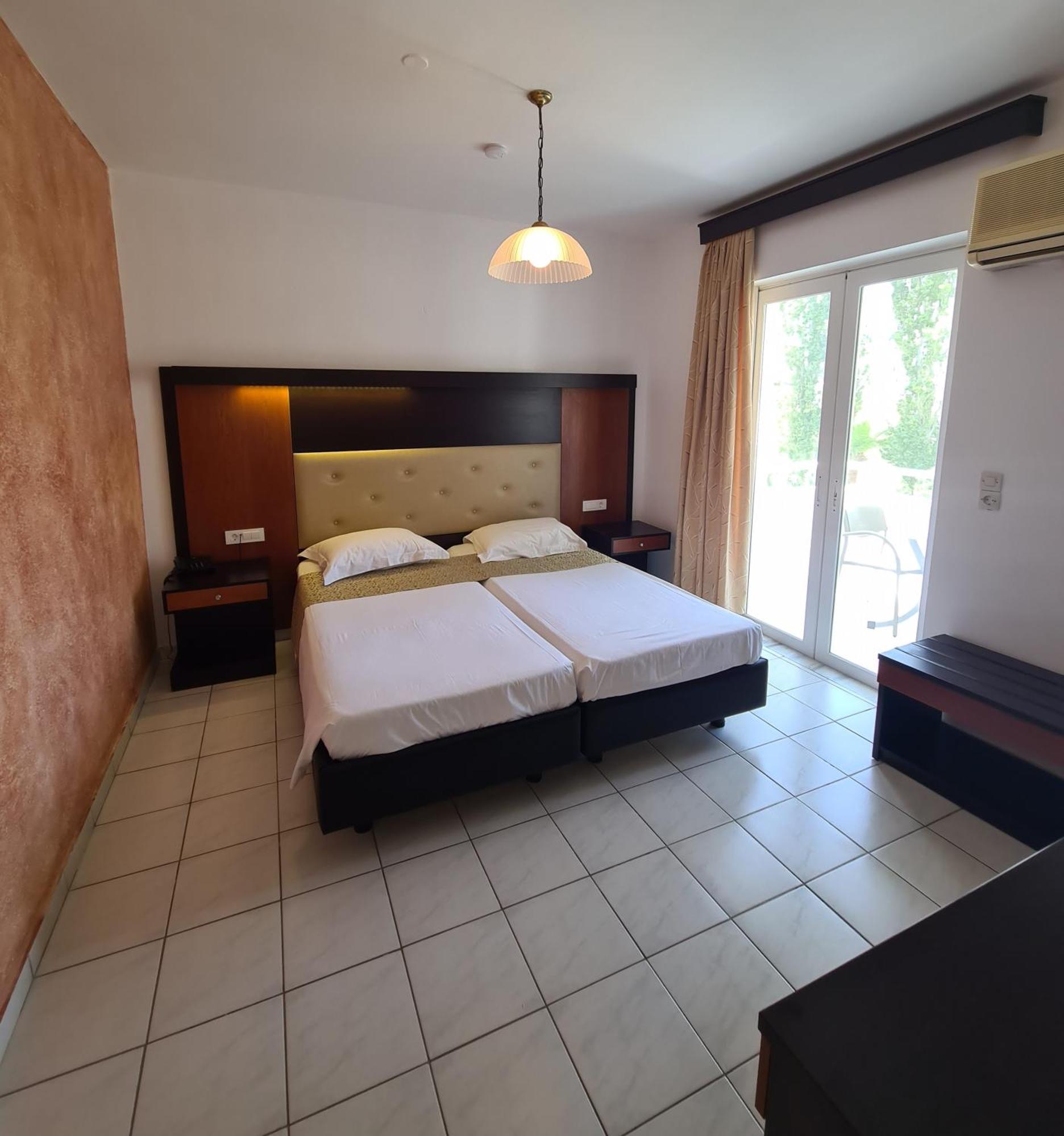 Corali Hotel Tigkaki  Bagian luar foto